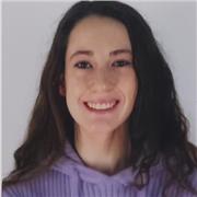 Profesora de matemáticas, química, física y biología actualmente estudiando biotecnología para impartir clases a todas las edades